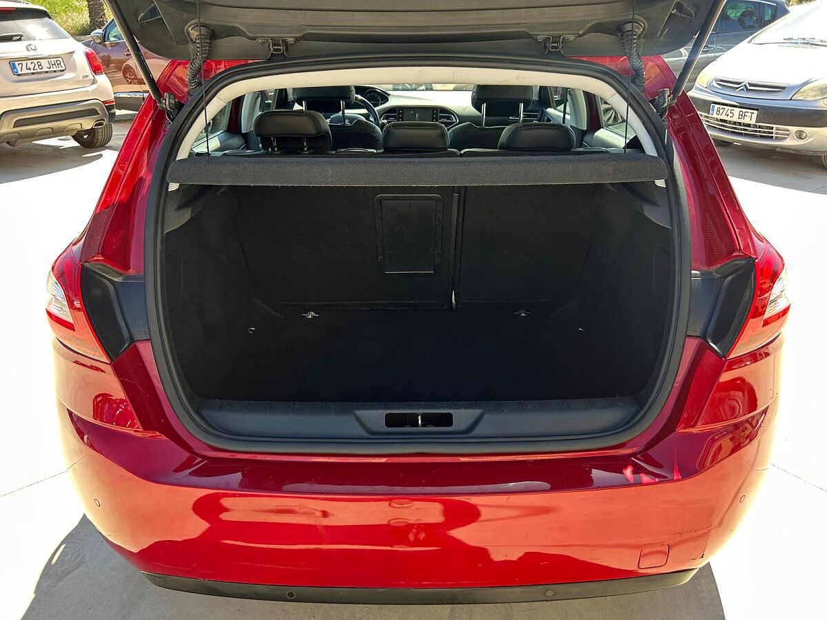 PEUGEOT 308 ALLURE 1.2 E-THP AUTO SPANISH LHD IN SPAIN 78000 MILES SUPERB 2015